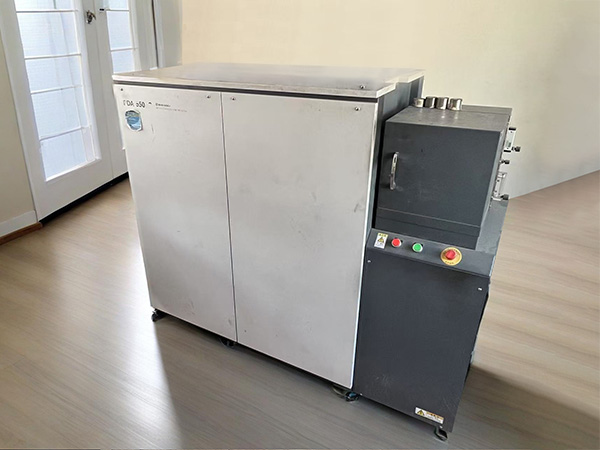 Light-emitting spectral analyzer