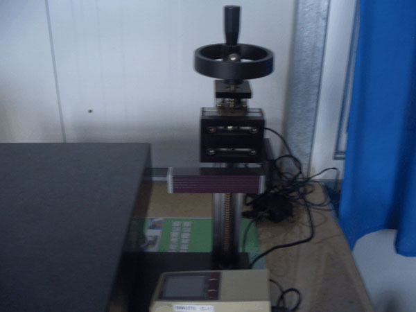Surface roughness measuring machine