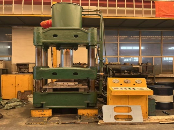 Hydraulic press machine