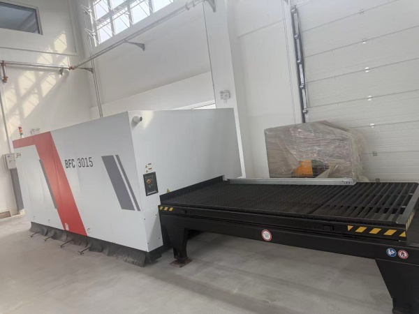 Laser cutting machine